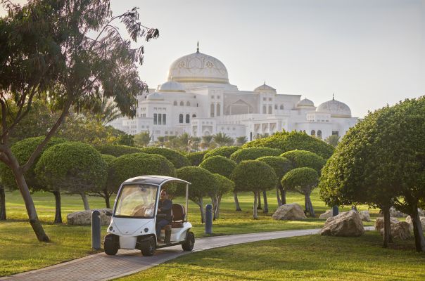 HDHotelAbu DhabiEmirates PalaceMOAUH Garden with club car Qasr Al Watan